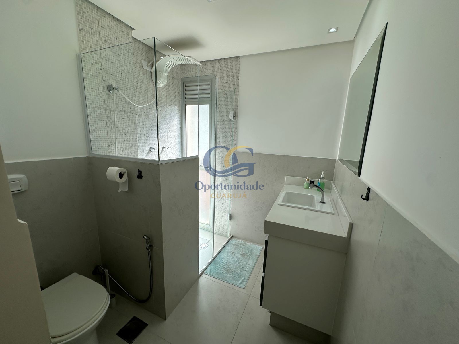 Apartamento na Praia das Pitangueiras, Guarujá - SP