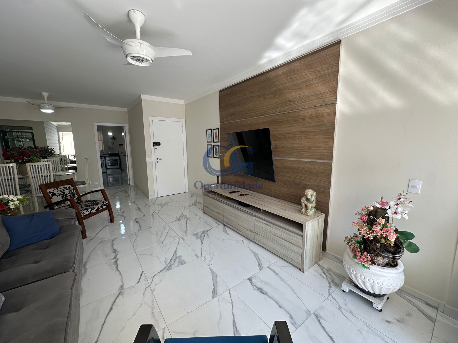 Apartamento na Praia das Pitangueiras, Guarujá - SP