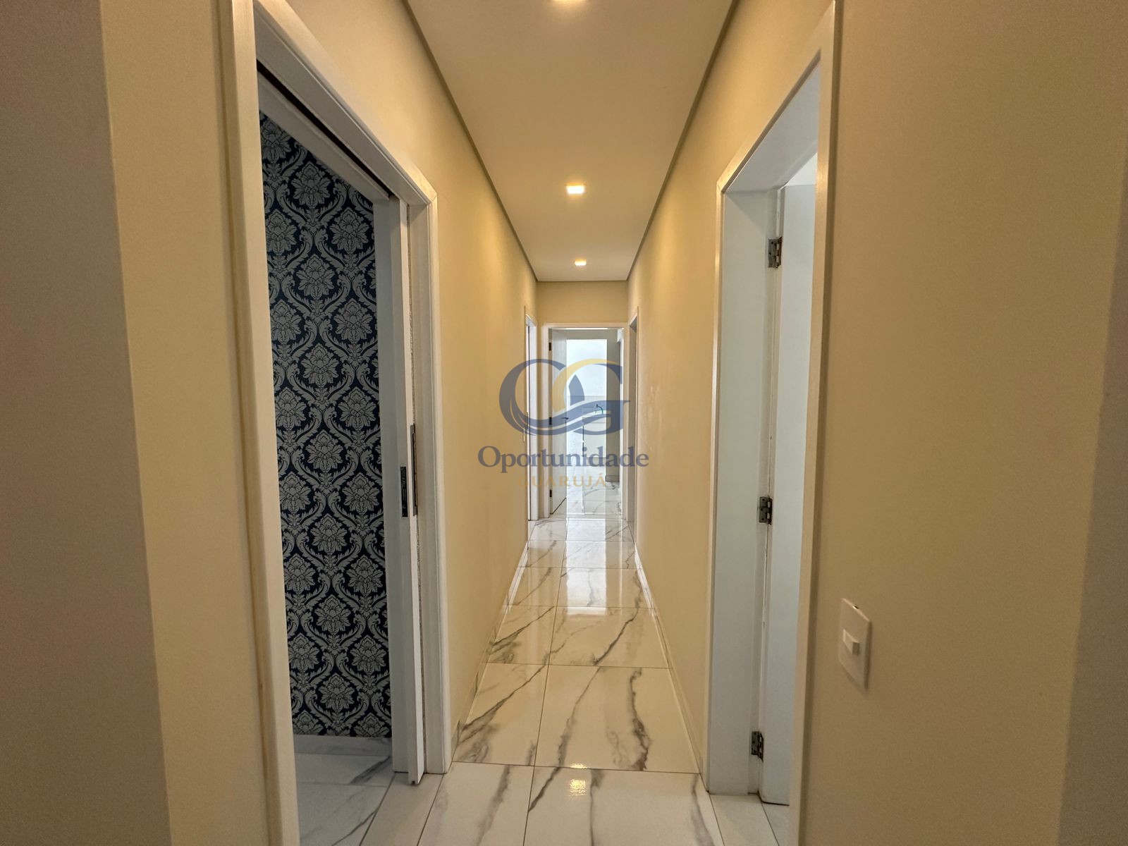 Apartamento na Praia das Pitangueiras, Guarujá - SP
