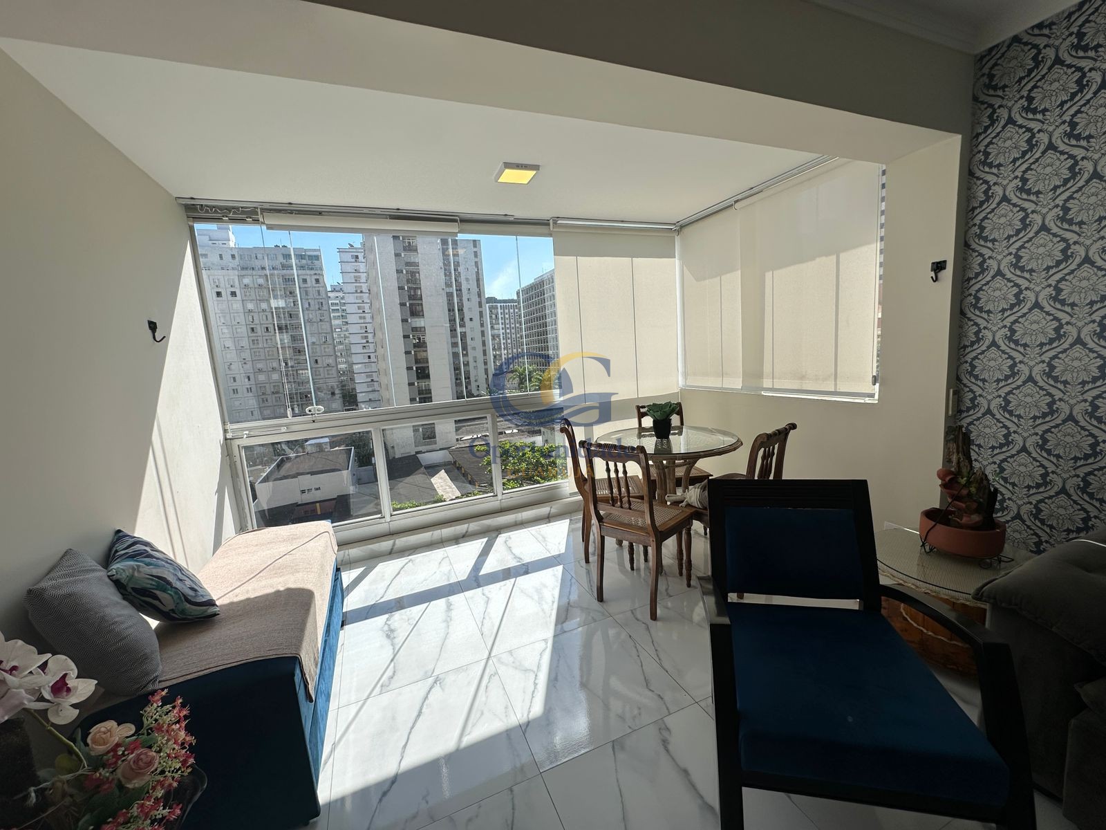 Apartamento na Praia das Pitangueiras, Guarujá - SP