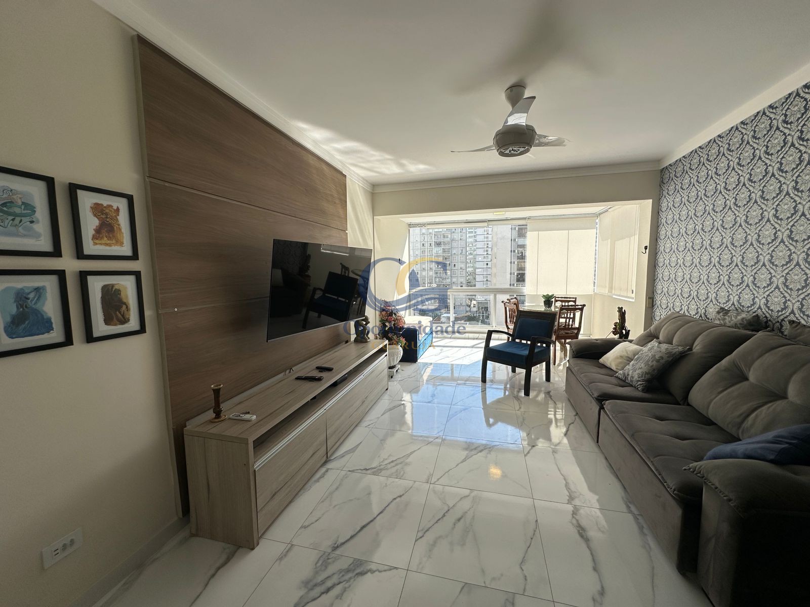 Apartamento na Praia das Pitangueiras, Guarujá - SP