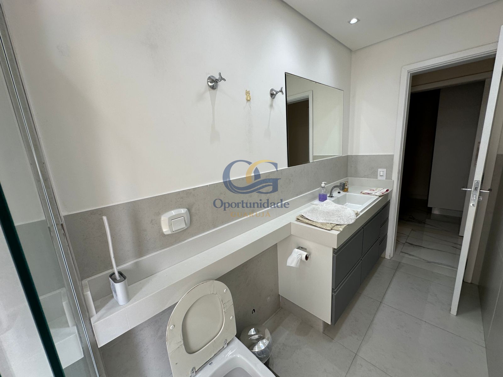 Apartamento na Praia das Pitangueiras, Guarujá - SP