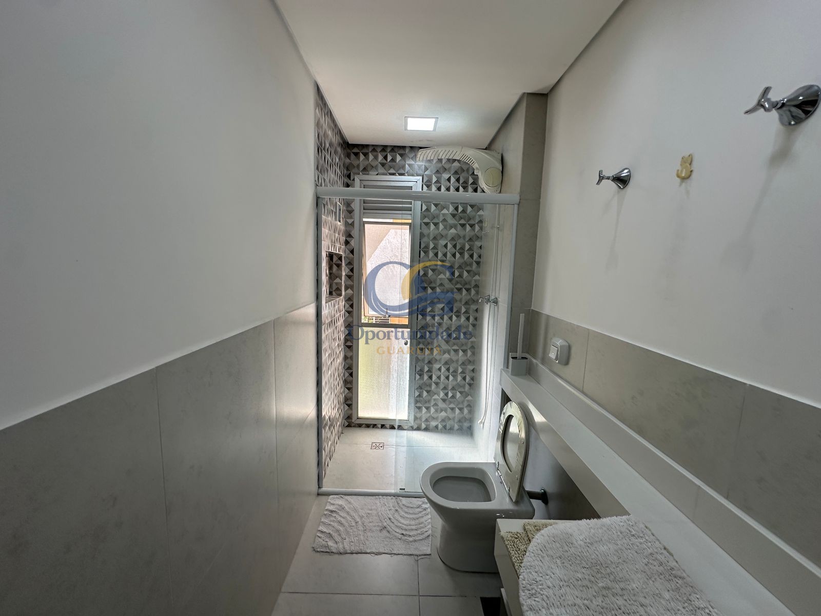 Apartamento na Praia das Pitangueiras, Guarujá - SP