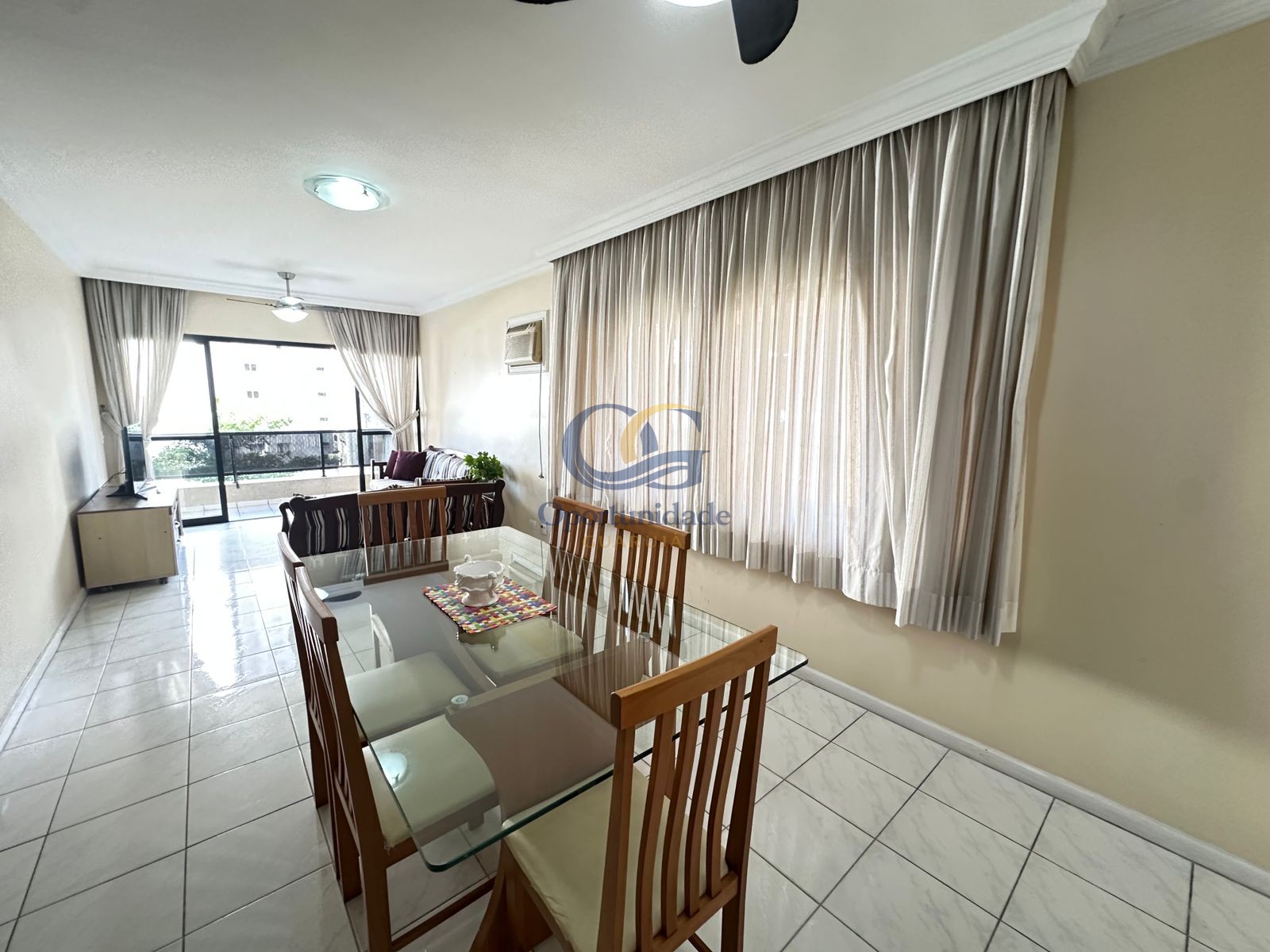 Apartamento na Praia das Pitangueiras, Guarujá - SP