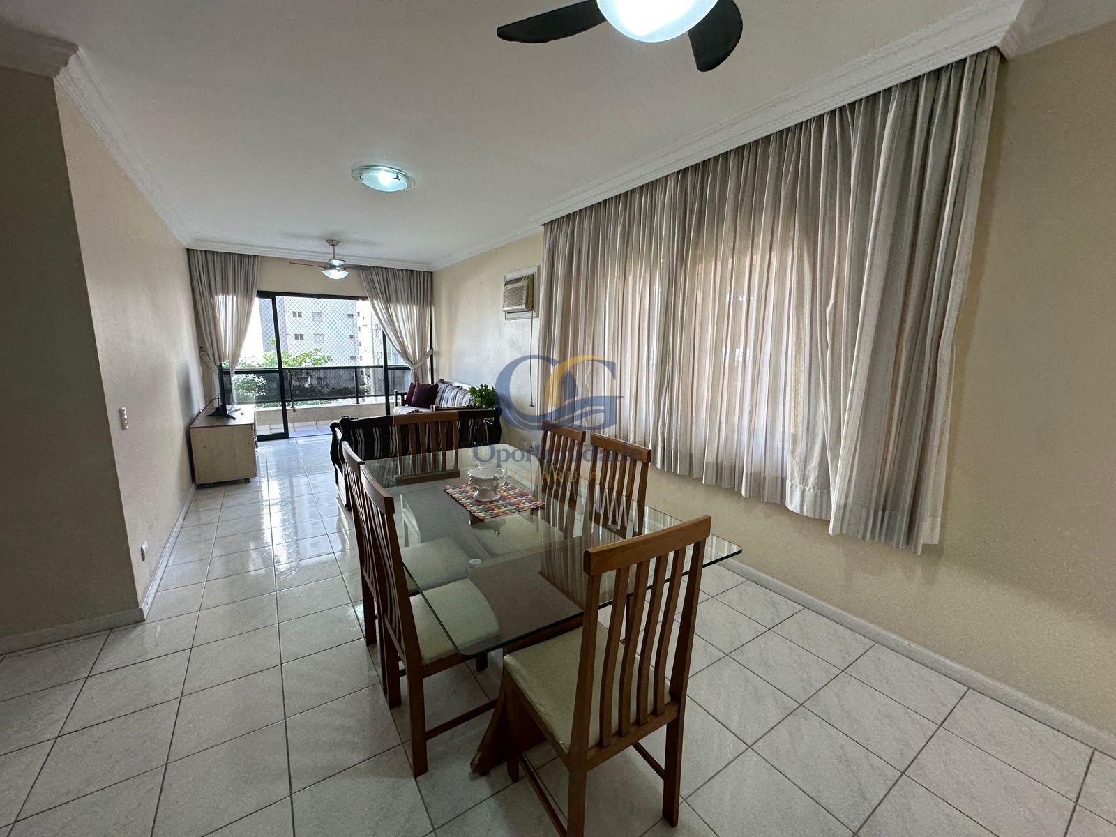 Apartamento na Praia das Pitangueiras, Guarujá - SP