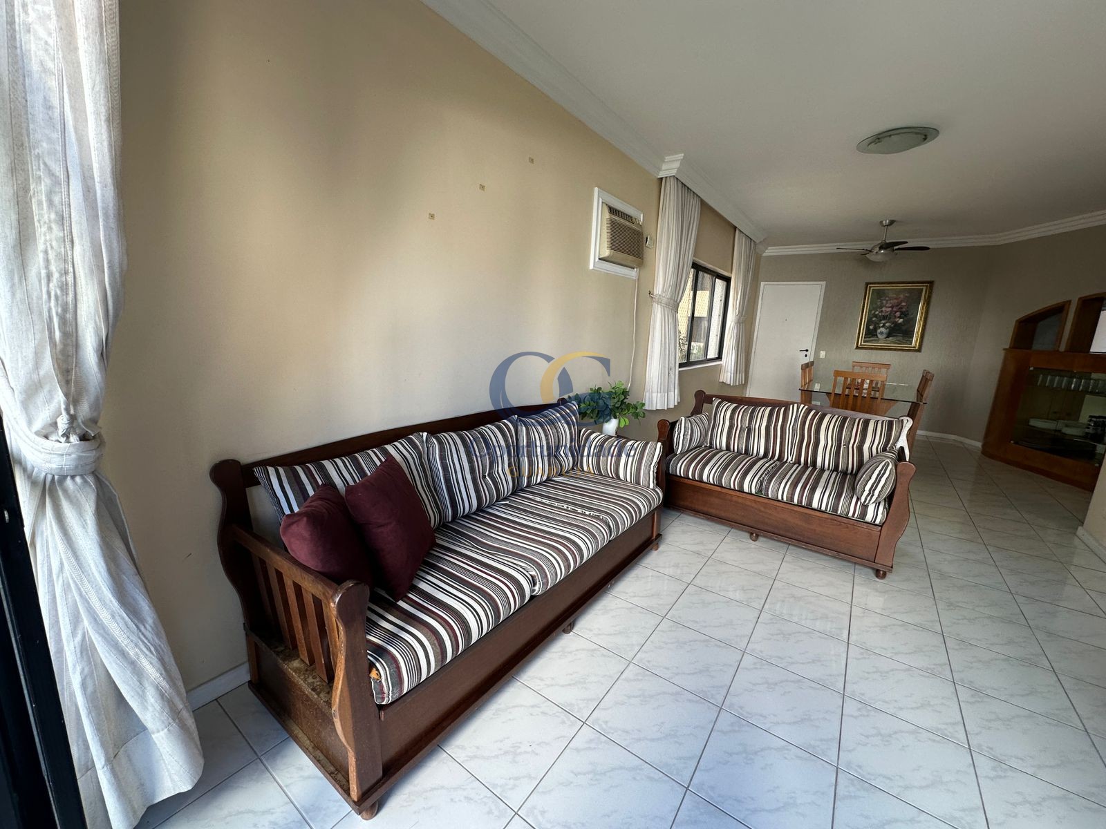 Apartamento na Praia das Pitangueiras, Guarujá - SP