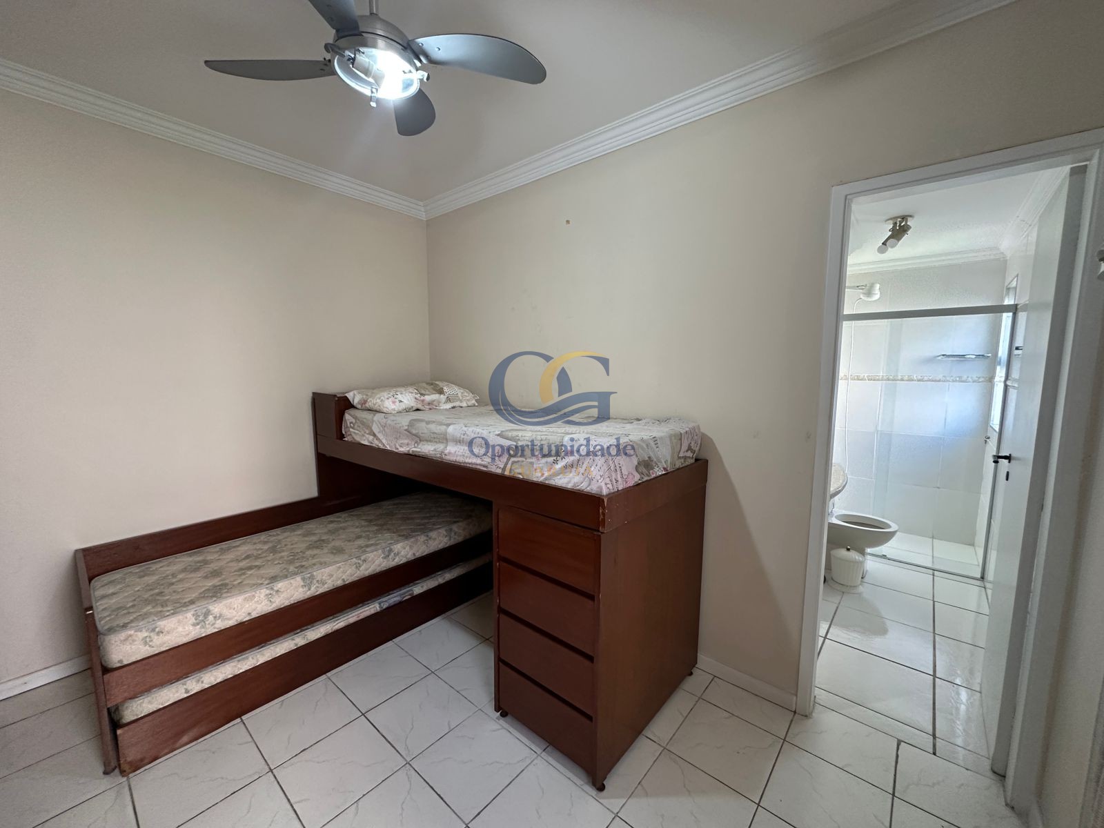 Apartamento na Praia das Pitangueiras, Guarujá - SP