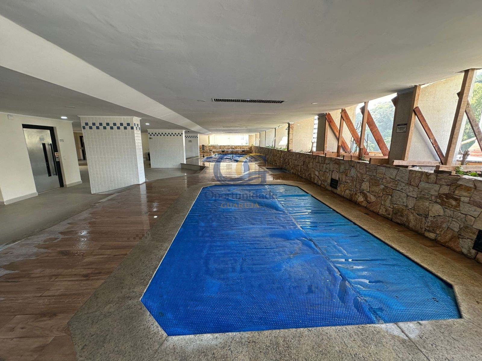 Apartamento na Praia das Pitangueiras, Guarujá - SP
