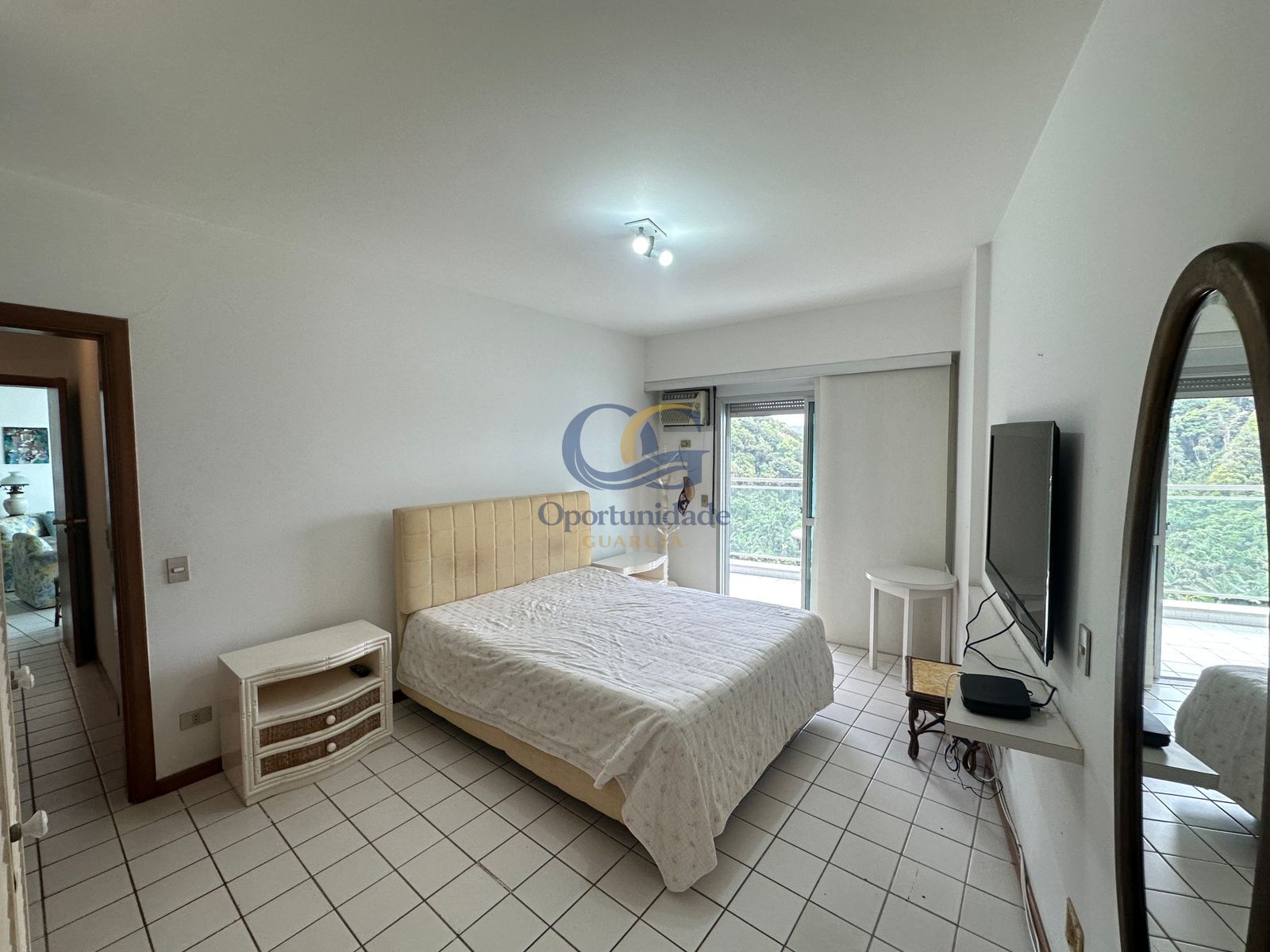 Apartamento Frente ao Mar nas Pitangueiras, Guarujá - SP