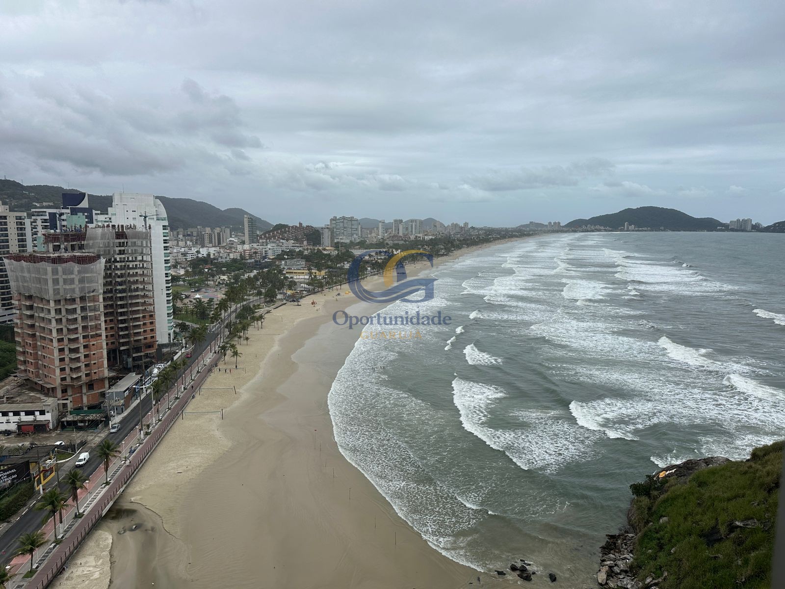 Apartamento Frente ao Mar nas Pitangueiras, Guarujá - SP