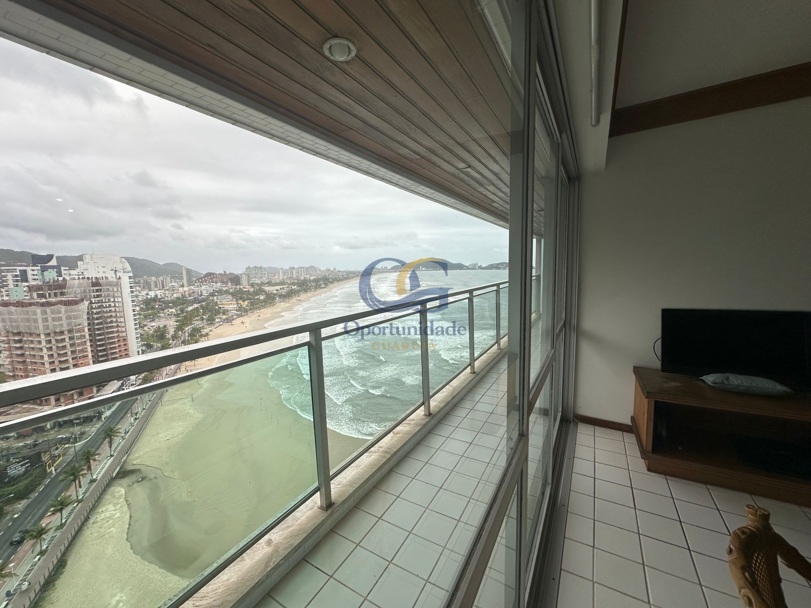 Apartamento Frente ao Mar nas Pitangueiras, Guarujá - SP