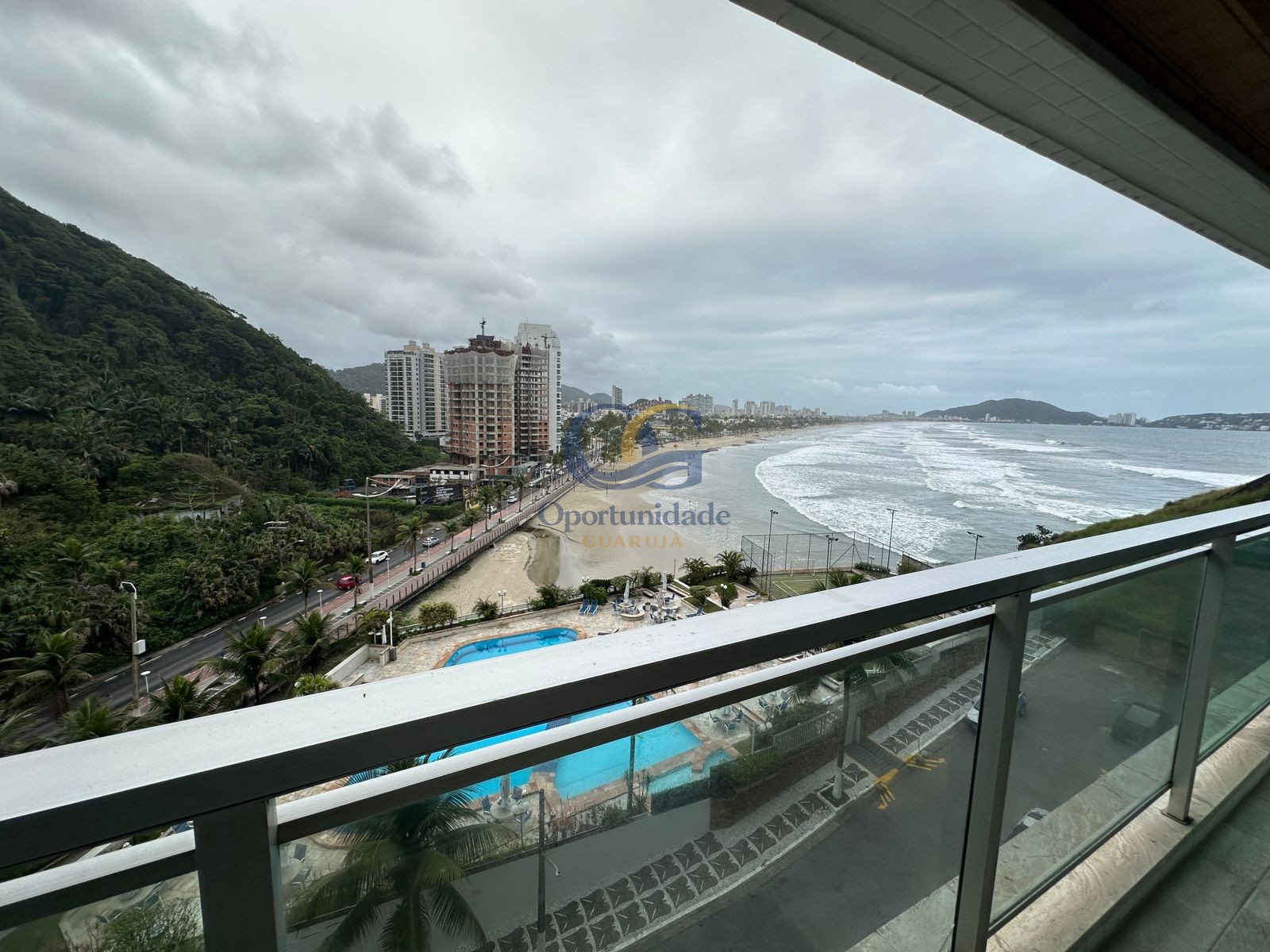 Apartamento Frente ao Mar nas Pitangueiras, Guarujá - SP