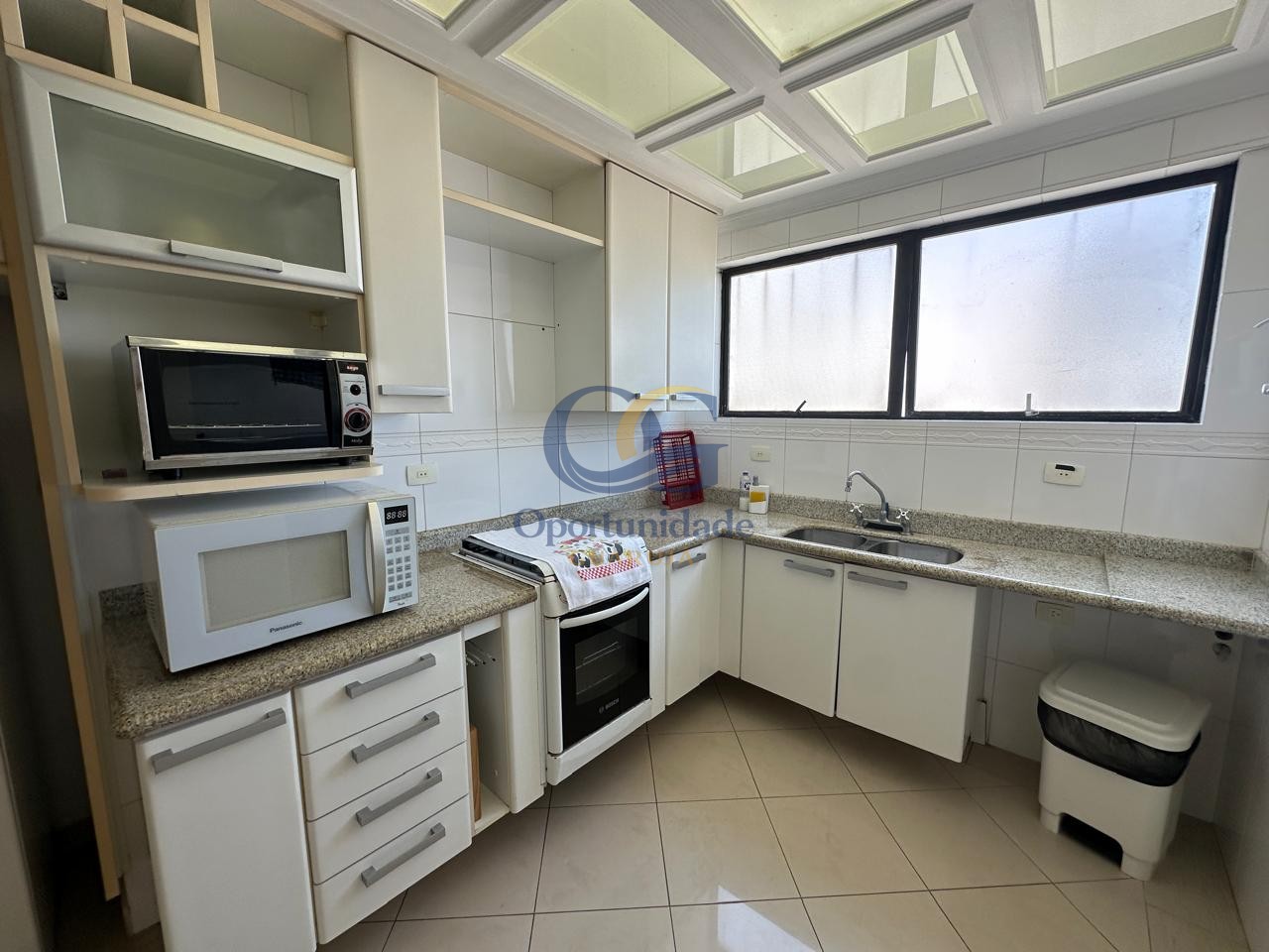 Apartamento na Praia das Pitangueiras, Guarujá - SP