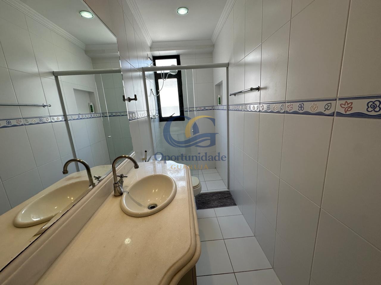 Apartamento na Praia das Pitangueiras, Guarujá - SP