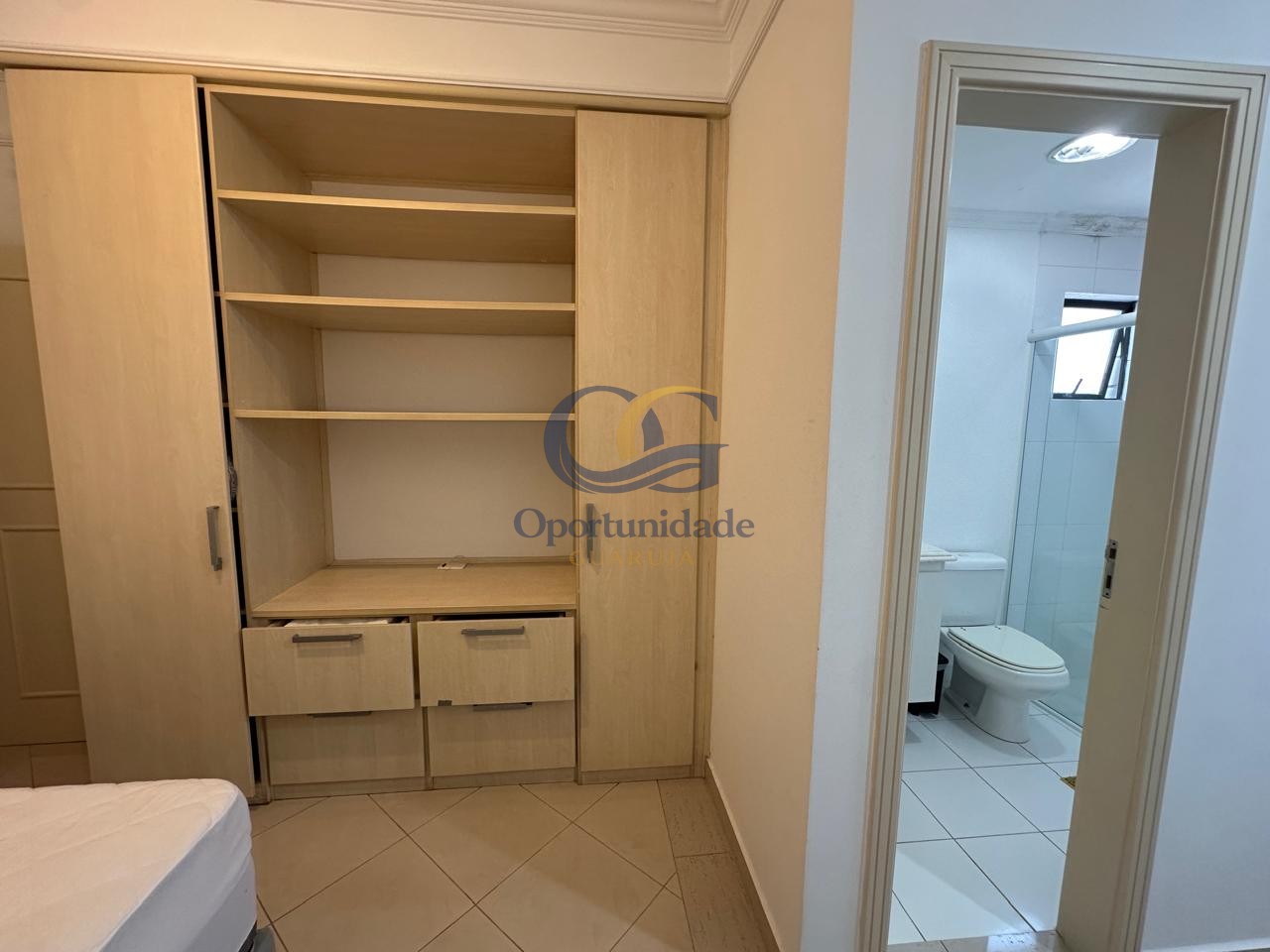 Apartamento na Praia das Pitangueiras, Guarujá - SP