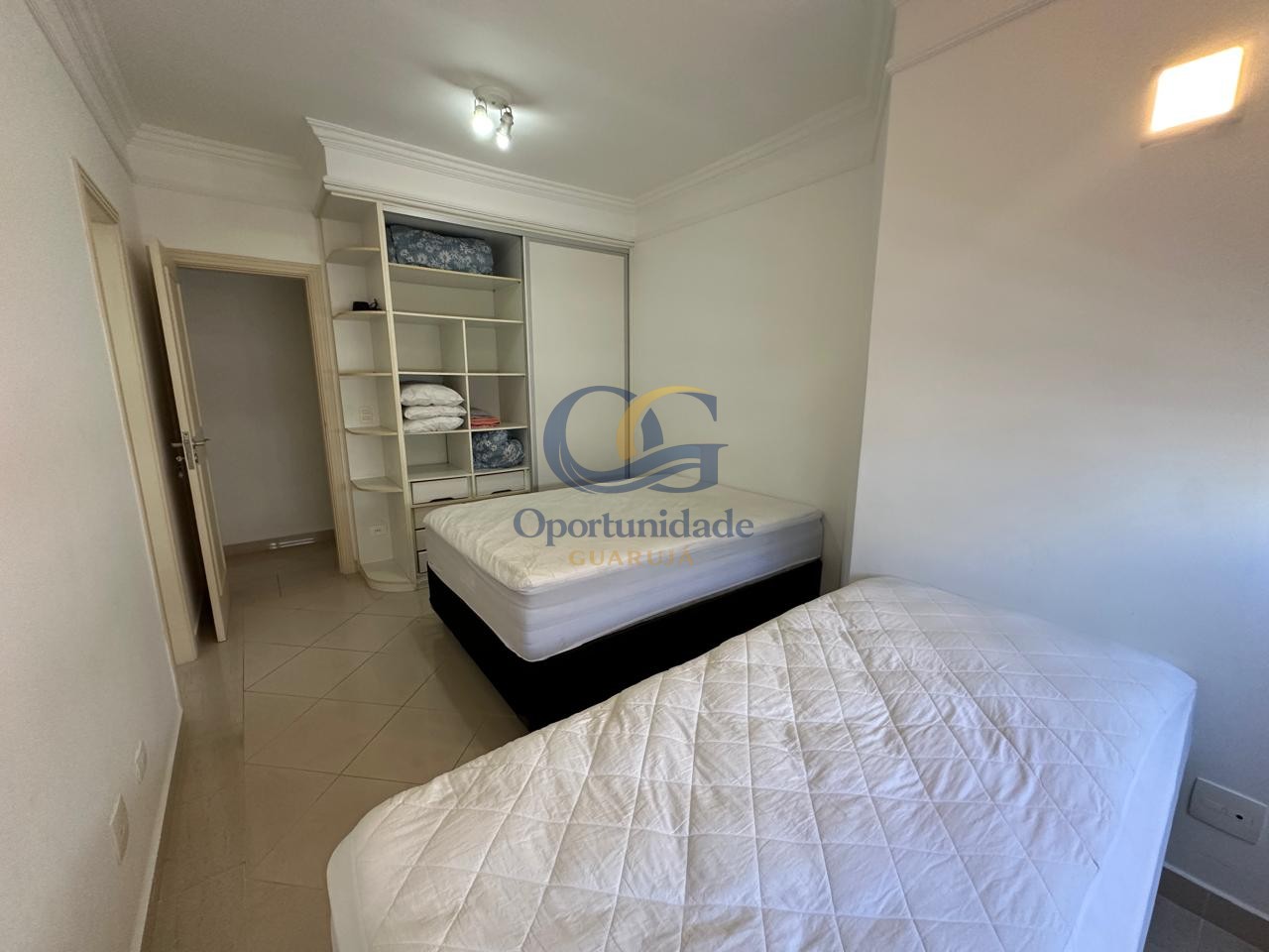 Apartamento na Praia das Pitangueiras, Guarujá - SP