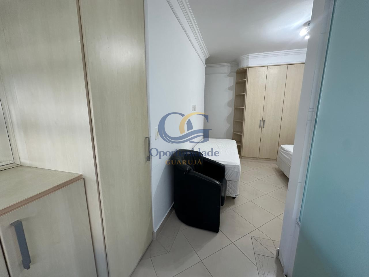 Apartamento na Praia das Pitangueiras, Guarujá - SP
