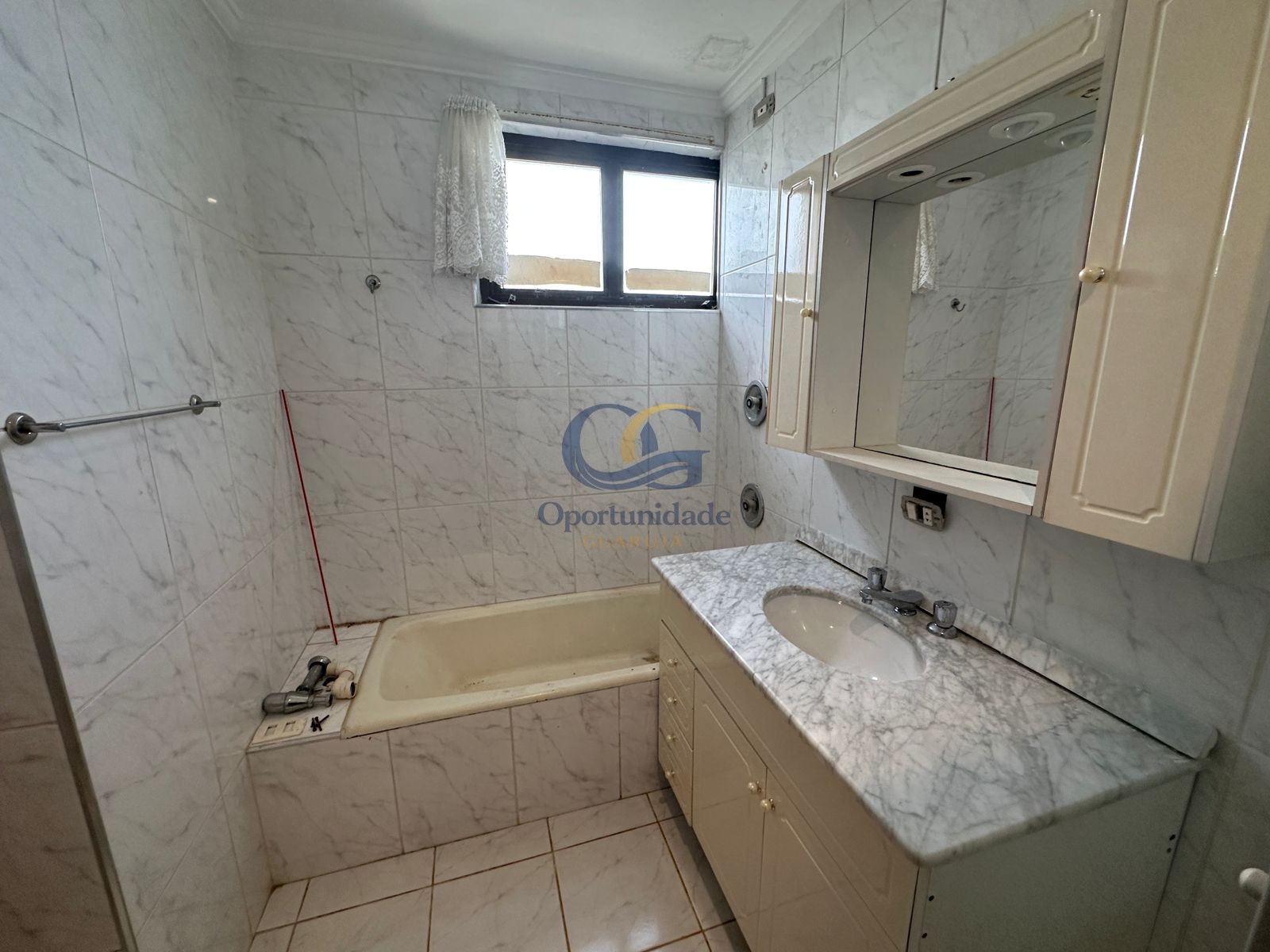 Apartamento Frente ao Mar nas Pitangueiras, Guarujá - SP