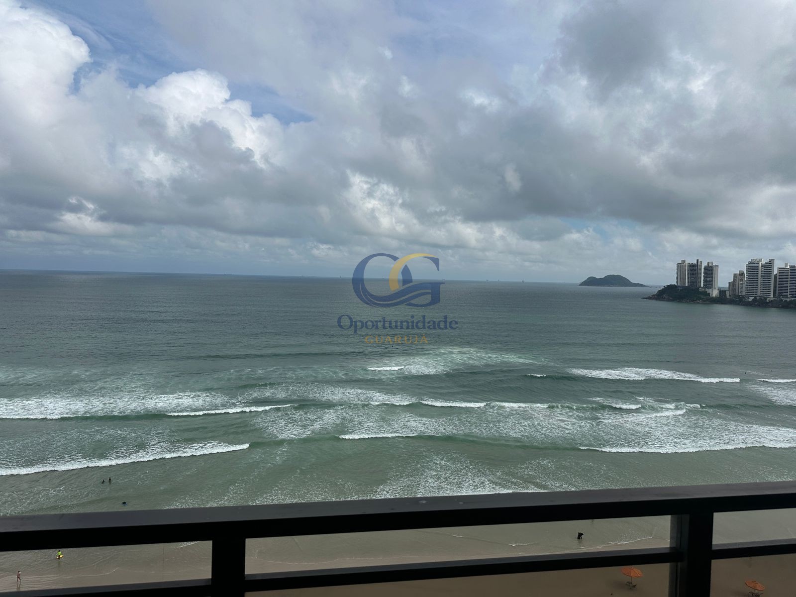 Apartamento Frente ao Mar nas Pitangueiras, Guarujá - SP