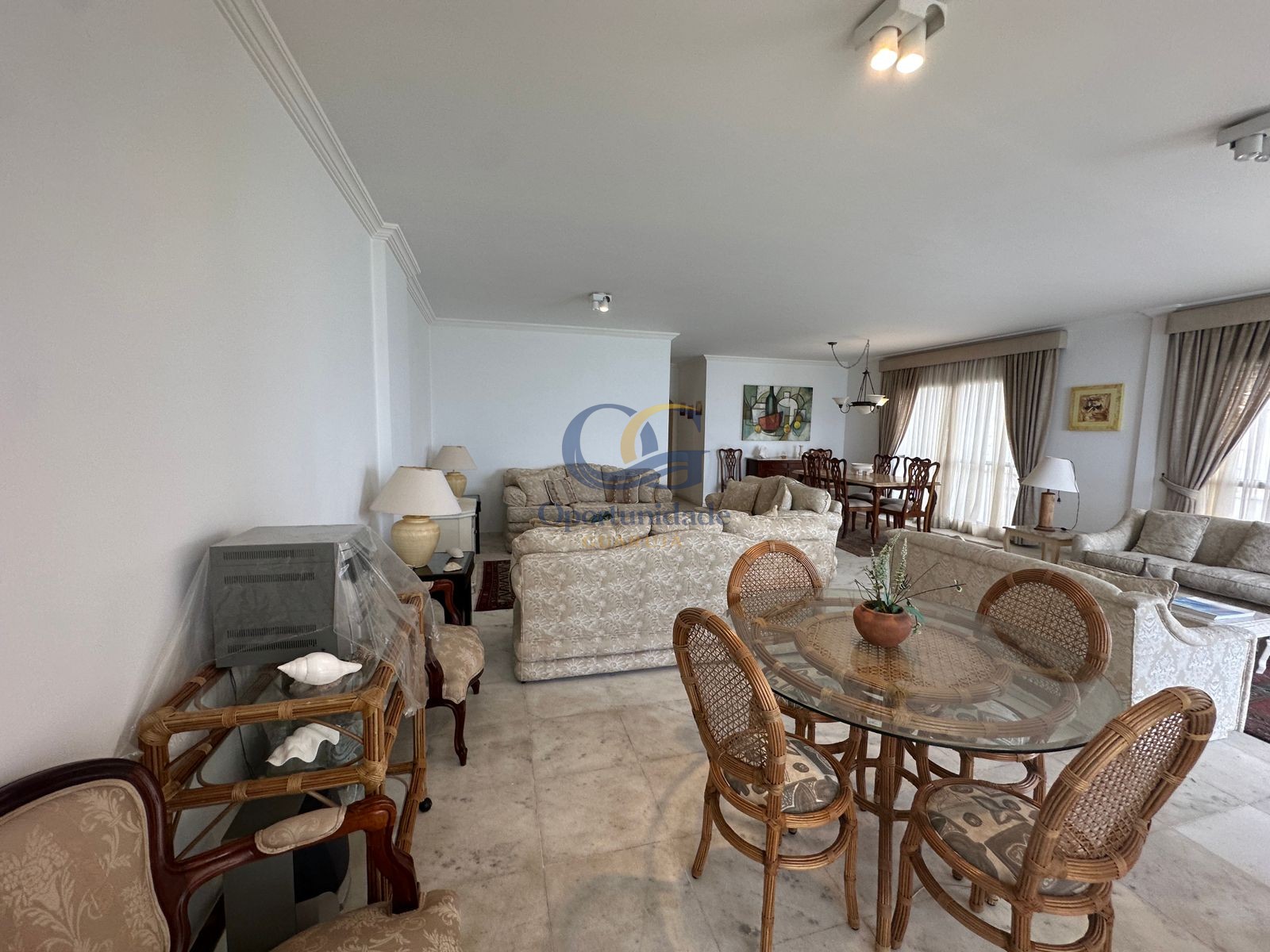 Apartamento Frente ao Mar nas Pitangueiras, Guarujá - SP