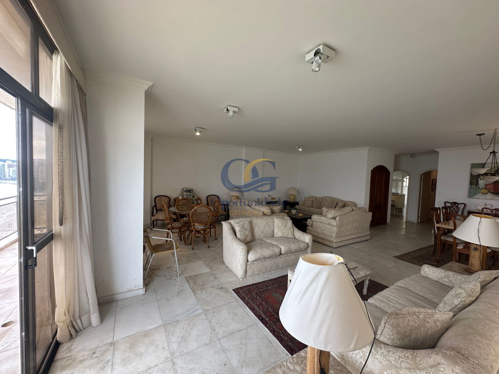 Apartamento Frente ao Mar nas Pitangueiras, Guarujá - SP