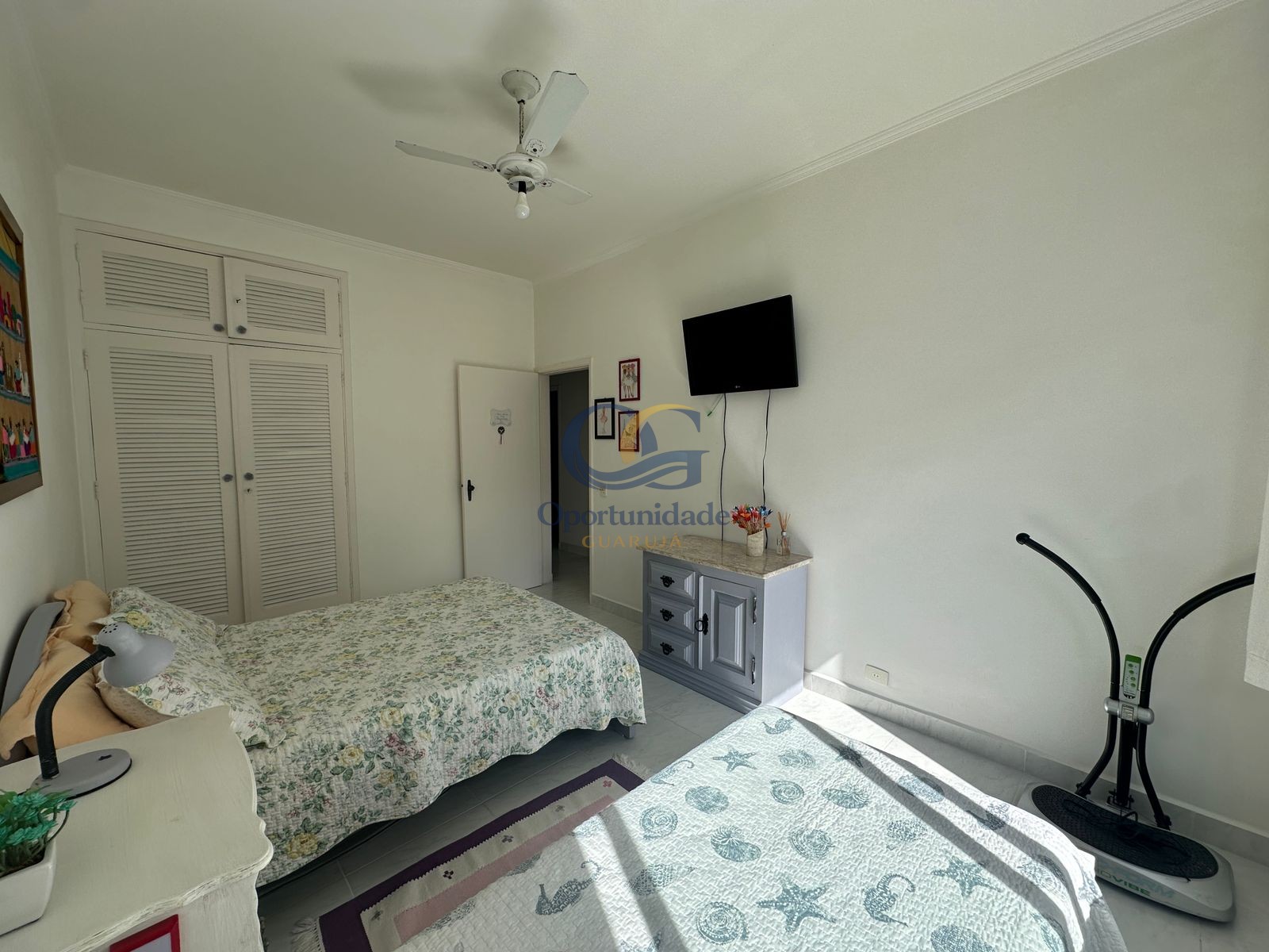 Apartamento na Praia das Pitangueiras, Guarujá - SP