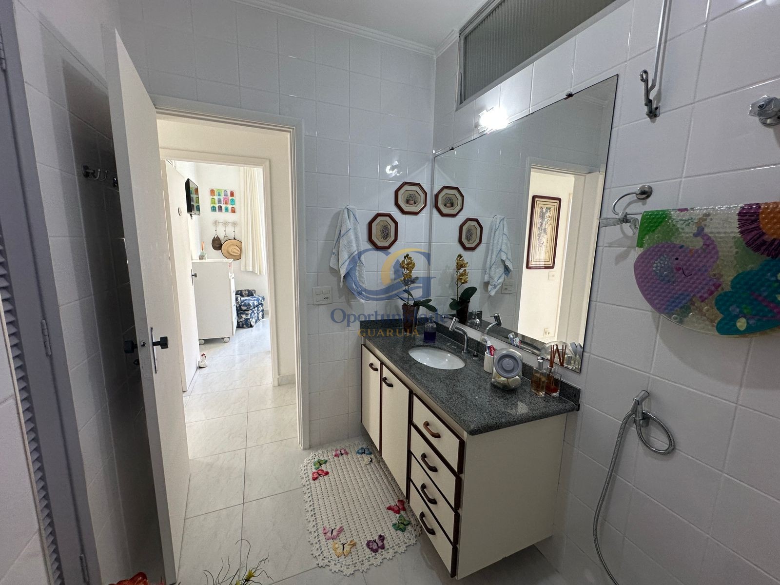 Apartamento na Praia das Pitangueiras, Guarujá - SP