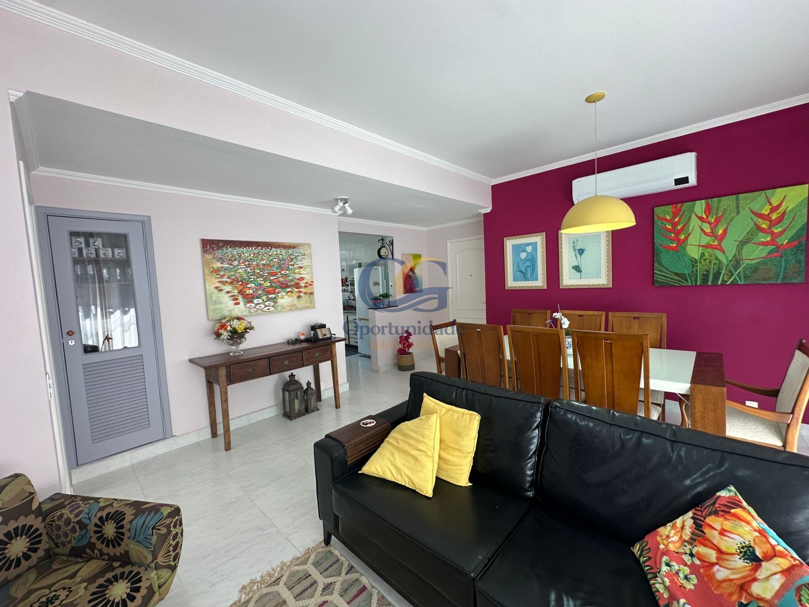 Apartamento na Praia das Pitangueiras, Guarujá - SP