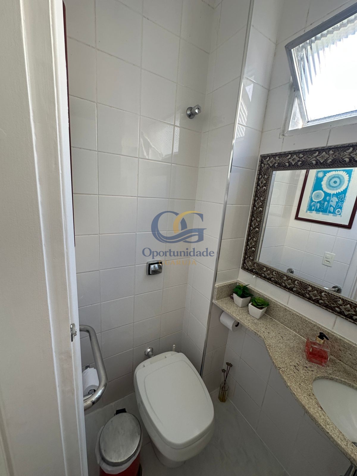 Apartamento na Praia das Pitangueiras, Guarujá - SP