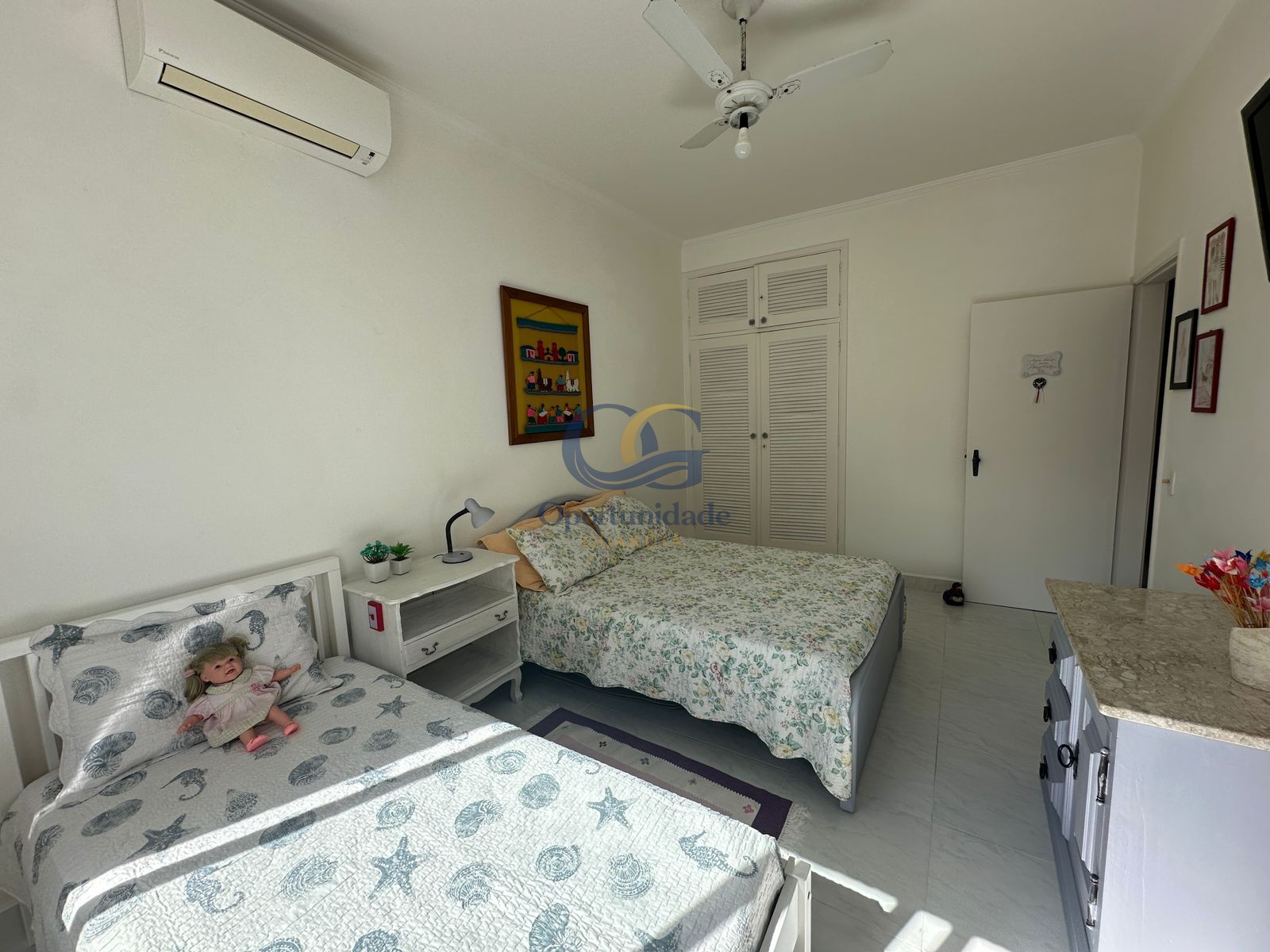 Apartamento na Praia das Pitangueiras, Guarujá - SP