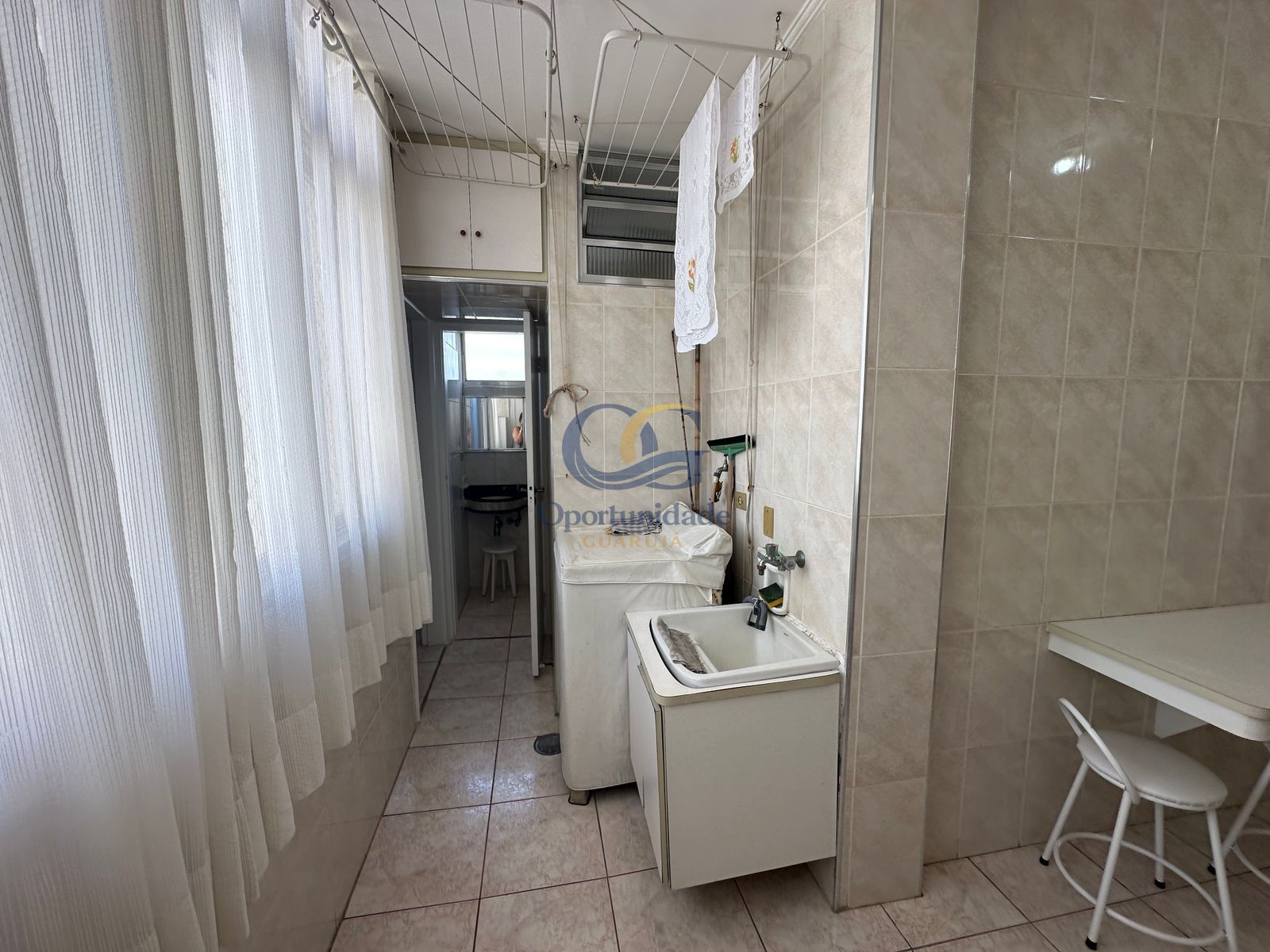 Apartamento na Praia das Pitangueiras, Guarujá - SP