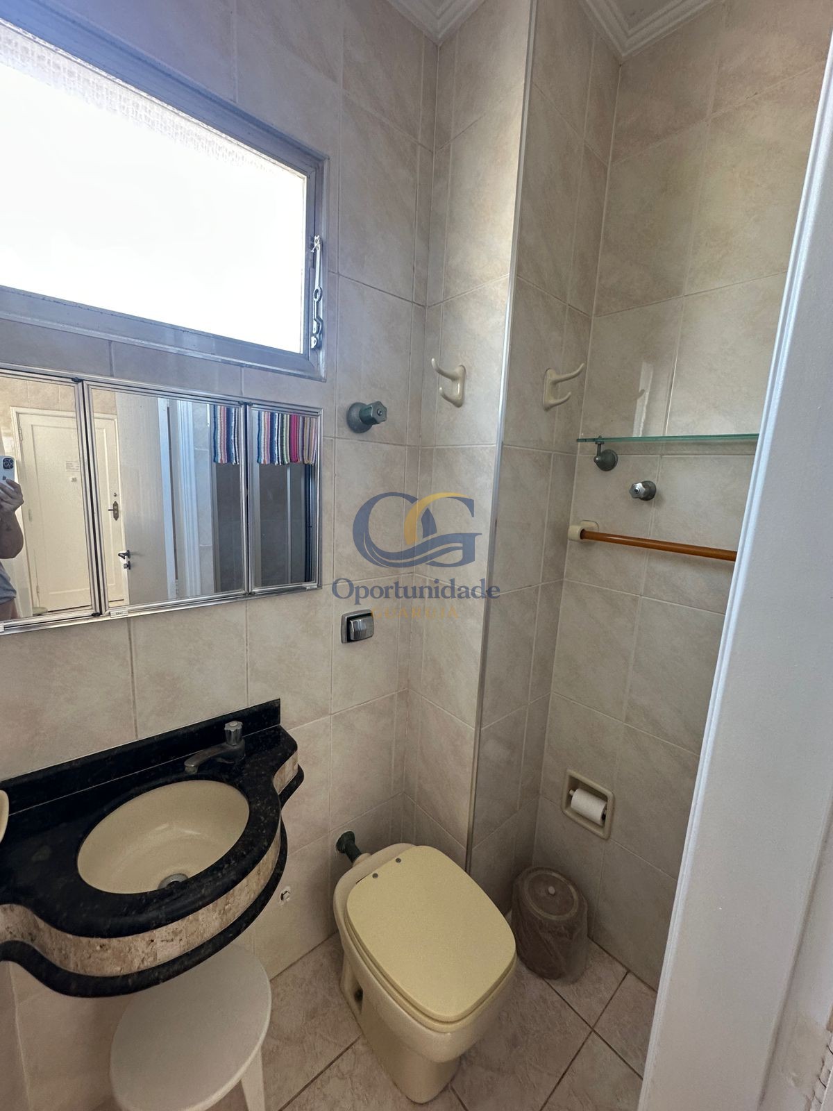 Apartamento na Praia das Pitangueiras, Guarujá - SP