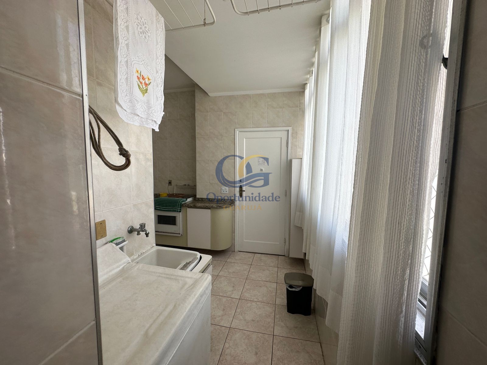 Apartamento na Praia das Pitangueiras, Guarujá - SP