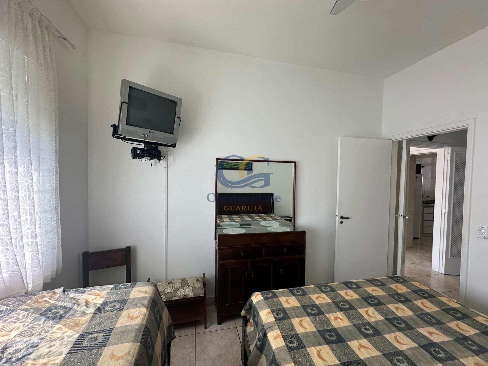 Apartamento na Praia das Pitangueiras, Guarujá - SP