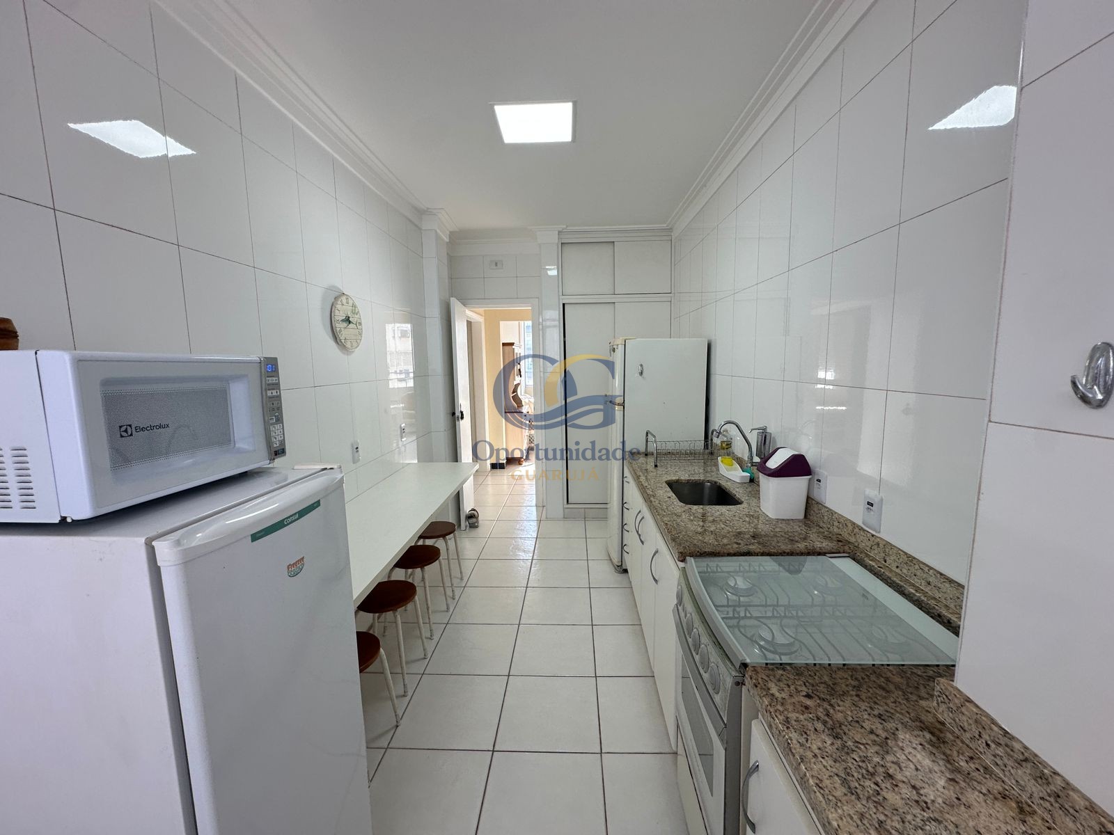 Apartamento na Praia das Pitangueiras, Guarujá - SP