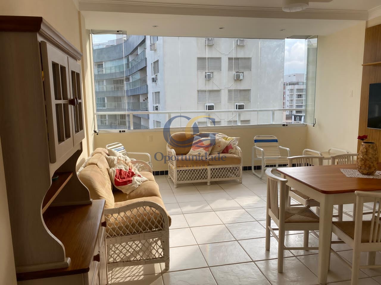 Apartamento na Praia das Pitangueiras, Guarujá - SP