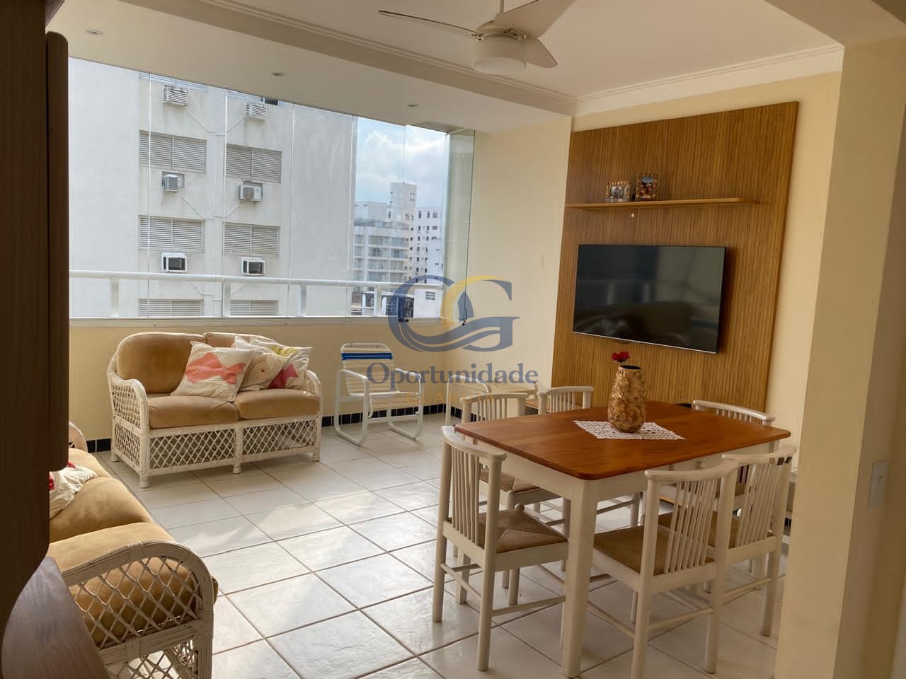 Apartamento na Praia das Pitangueiras, Guarujá - SP