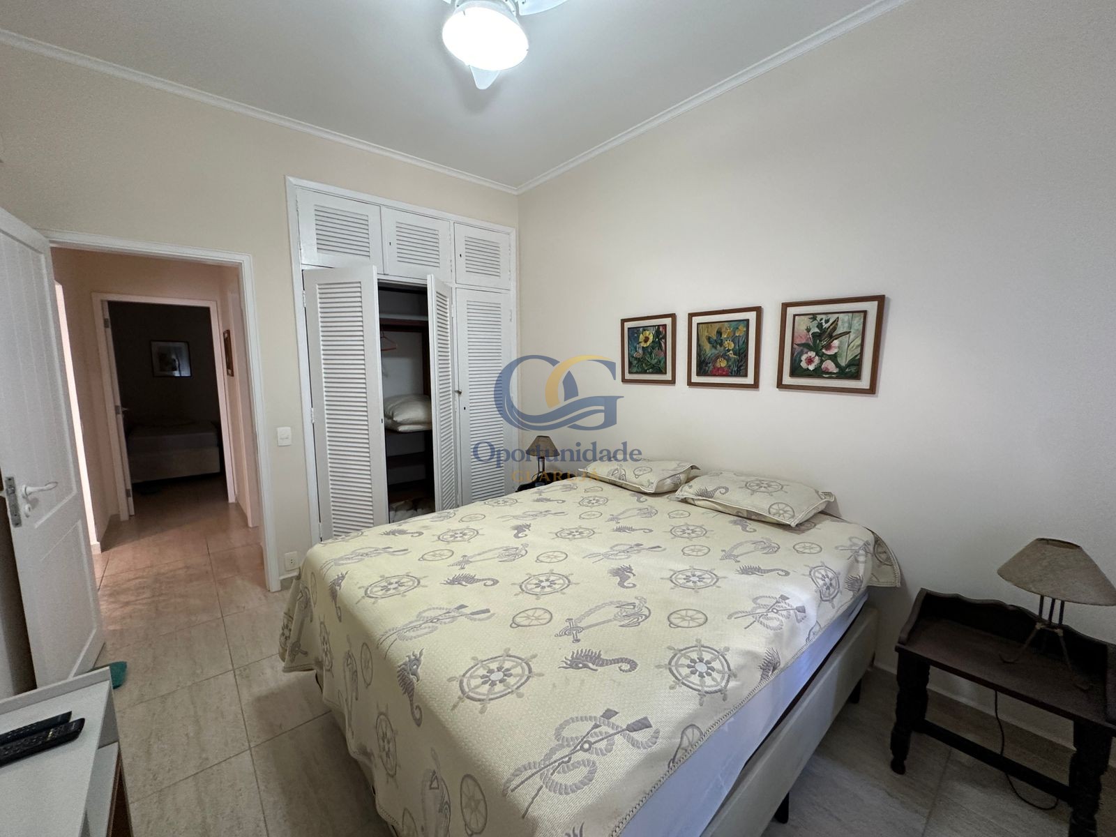 Apartamento na Praia das Pitangueiras, Guarujá - SP