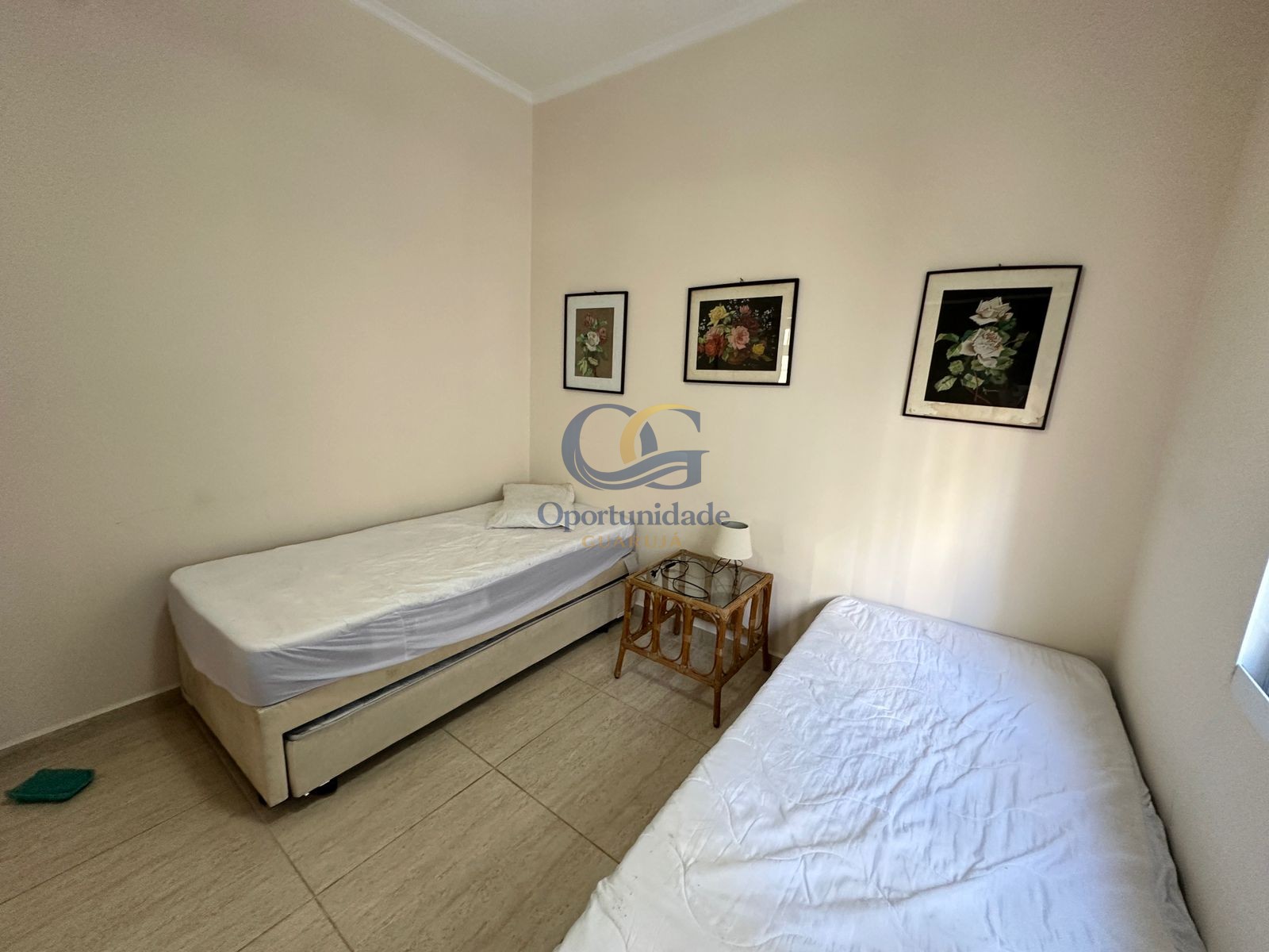 Apartamento na Praia das Pitangueiras, Guarujá - SP