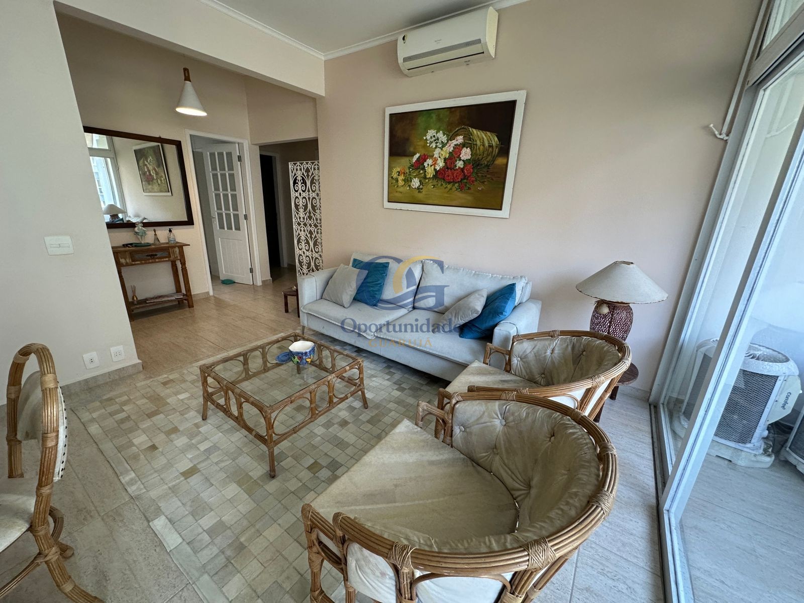Apartamento na Praia das Pitangueiras, Guarujá - SP
