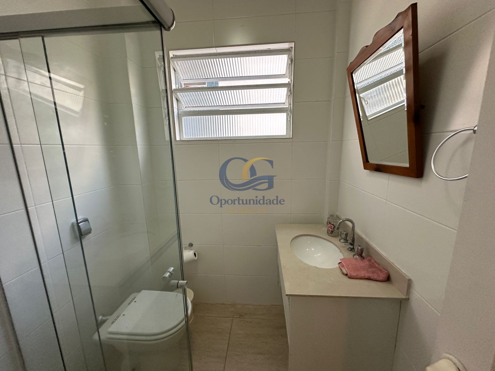 Apartamento na Praia das Pitangueiras, Guarujá - SP