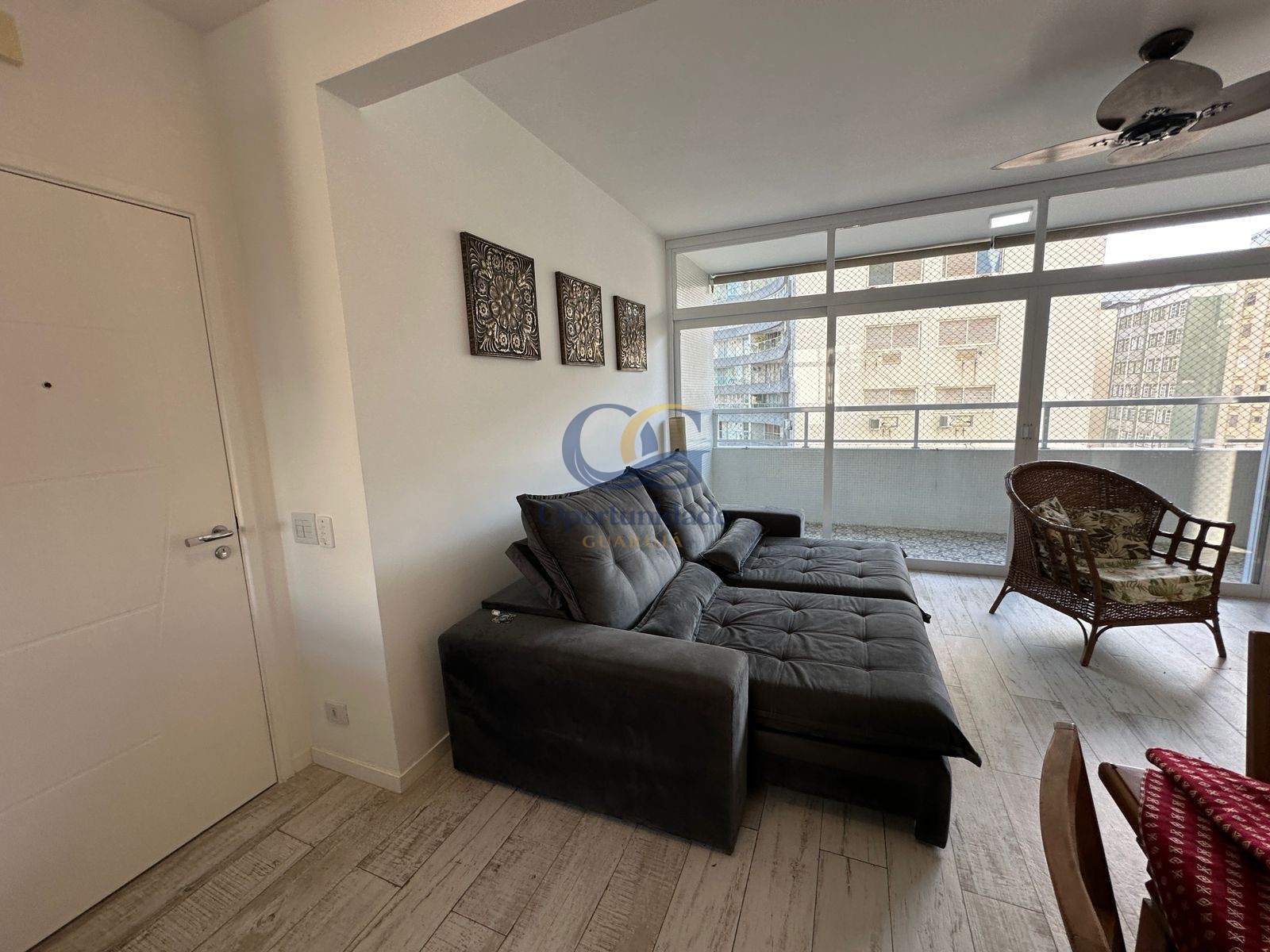 Apartamento na Praia das Pitangueiras, Guarujá - SP