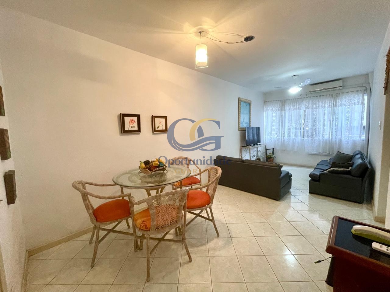 Apartamento na Praia das Pitangueiras, Guarujá - SP