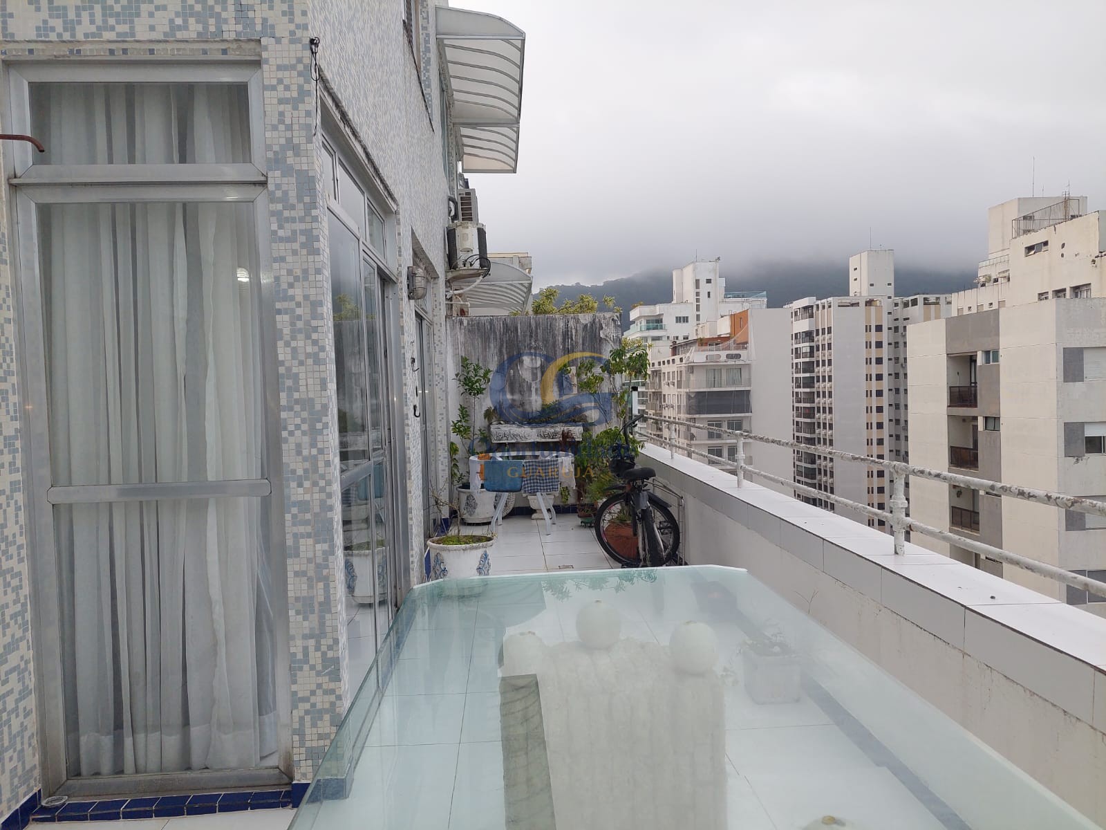 Cobertura Duplex localizada na praia da Pitangueiras!