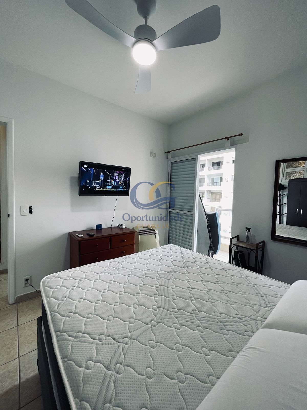 Apartamento na Praia das Pitangueiras, Guarujá - SP