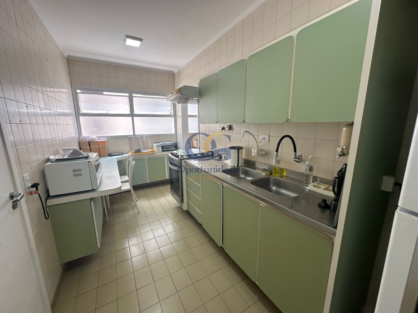 Apartamento na Praia das Pitangueiras, Guarujá - SP