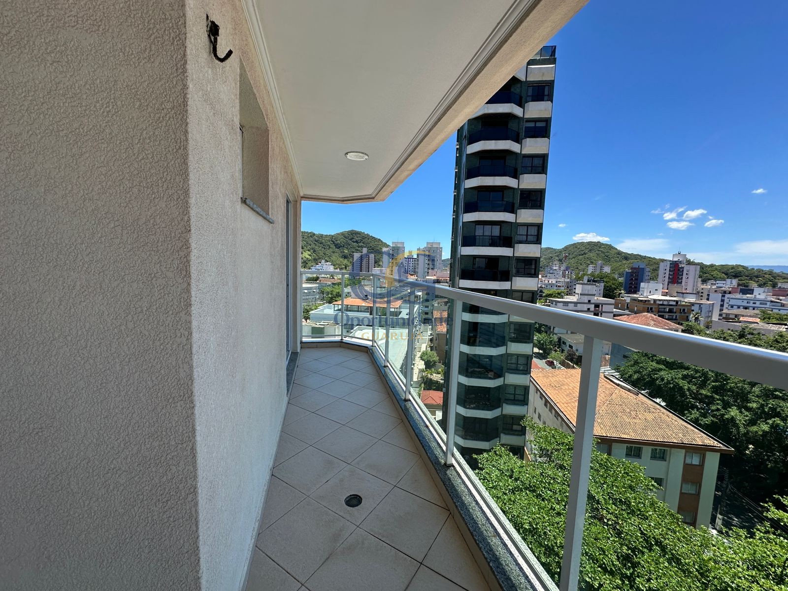 Apartamento na Praia das Astúrias, Guarujá - SP