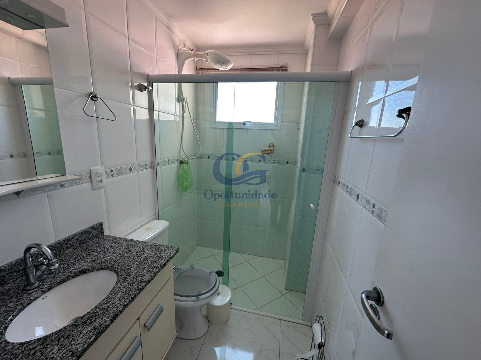 Apartamento na Praia das Astúrias, Guarujá - SP