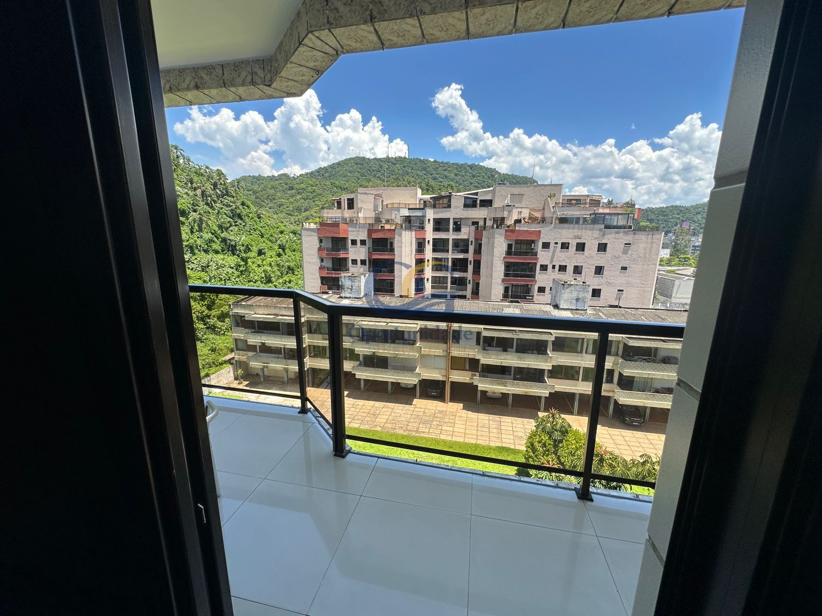 Apartamento na Praia da Enseada, Guarujá - SP