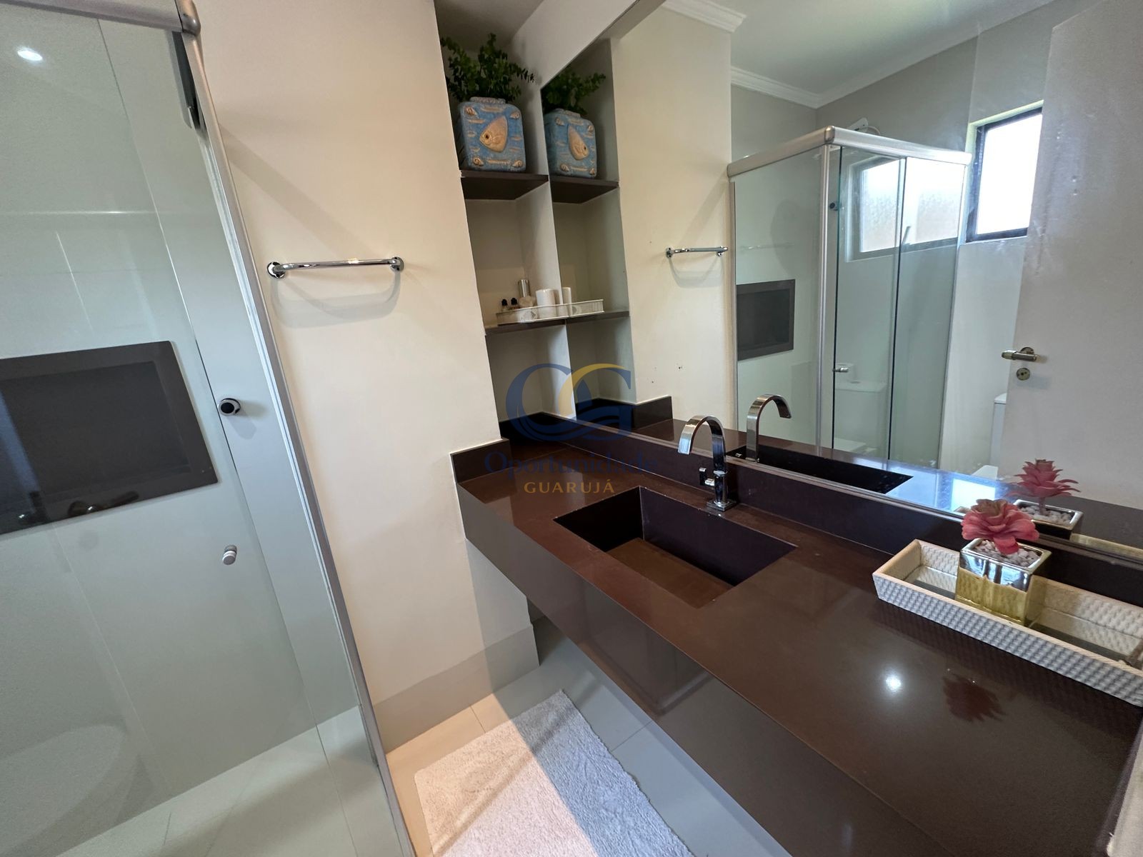 Apartamento na Praia da Enseada, Guarujá - SP
